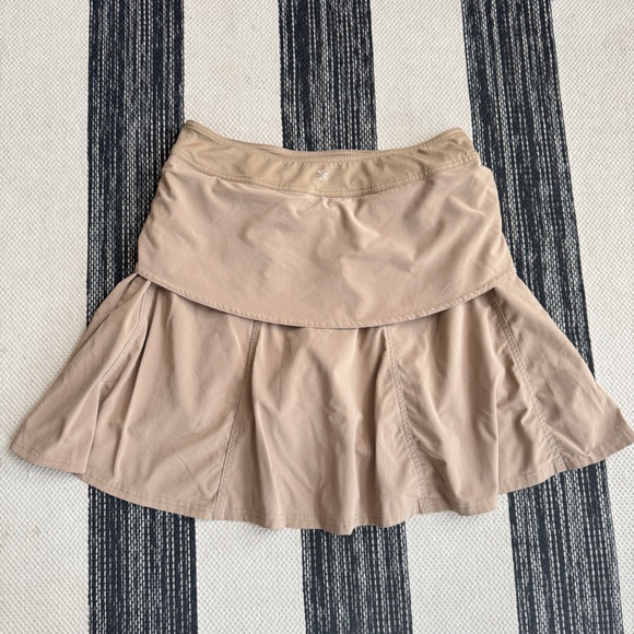 Athleta Skort‎ Women's Lightweight Tan Skort Size 6 - Picture 2 of 9